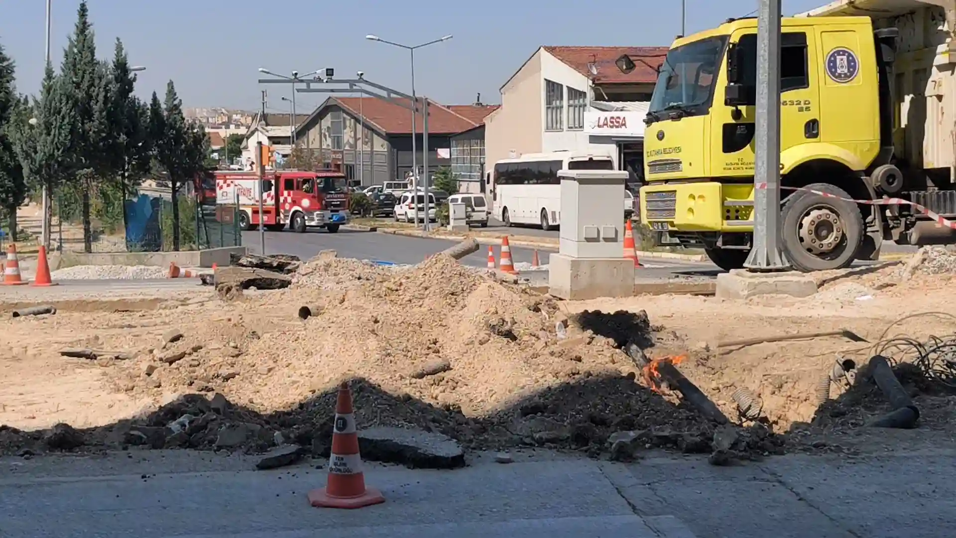 Kütahya'da Kepçe Yeraltı Elektrik Kablosunu Kopardı (2)