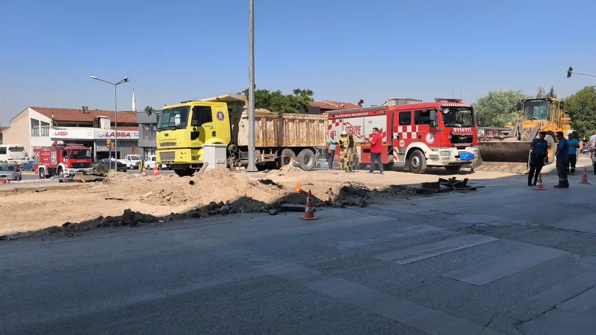 Kütahya'da Kepçe Yeraltı Elektrik Kablosunu Kopardı (3)