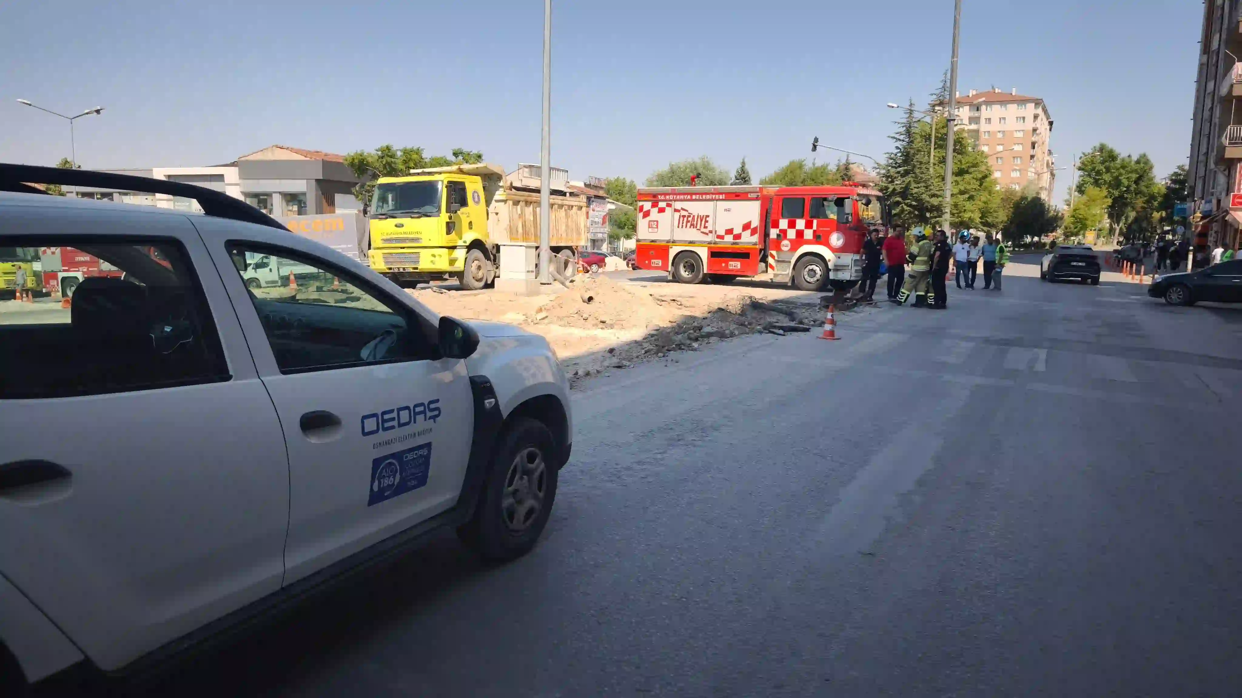 Kütahya'da Kepçe Yeraltı Elektrik Kablosunu Kopardı5