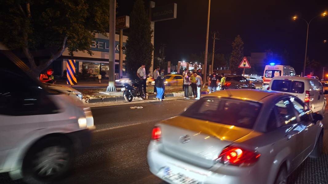 Kütahya’da Motosiklet Otomobile Arkadan Çarptı, 1 Yaralı (2)-1