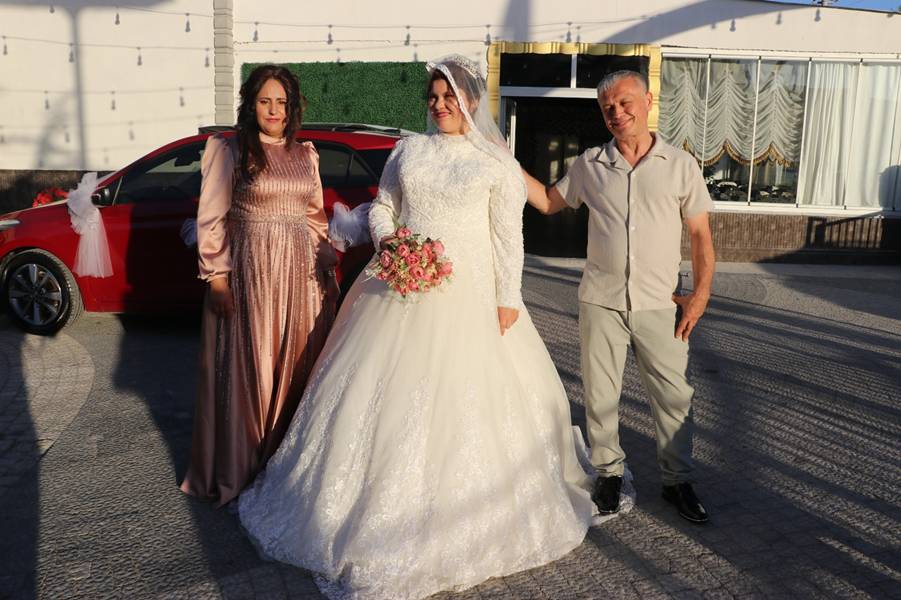 Kütahya'da Otizmli Genç Kız Için Temsili Düğün Yapıldı (3)