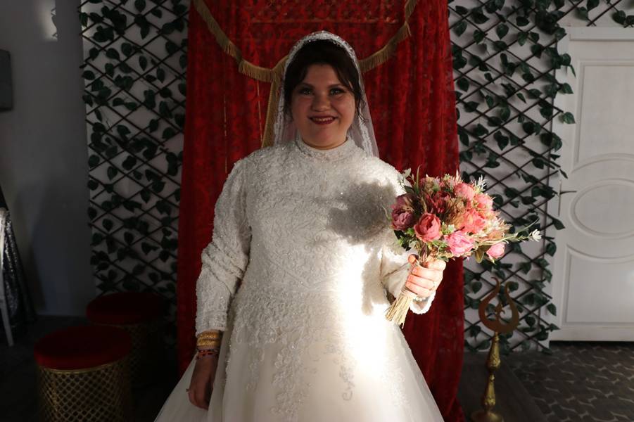 Kütahya'da Otizmli Genç Kız Için Temsili Düğün Yapıldı (4)