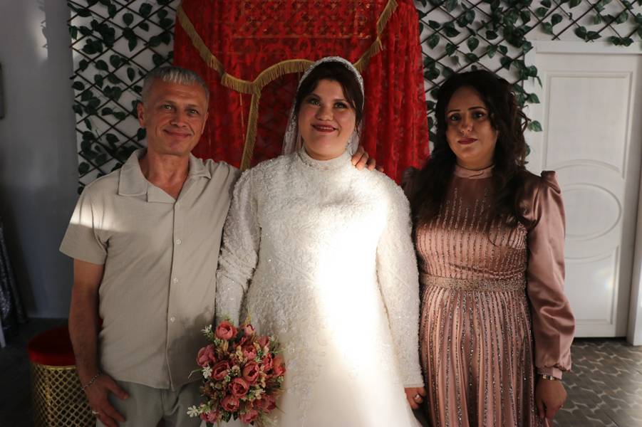 Kütahya'da Otizmli Genç Kız Için Temsili Düğün Yapıldı (5)