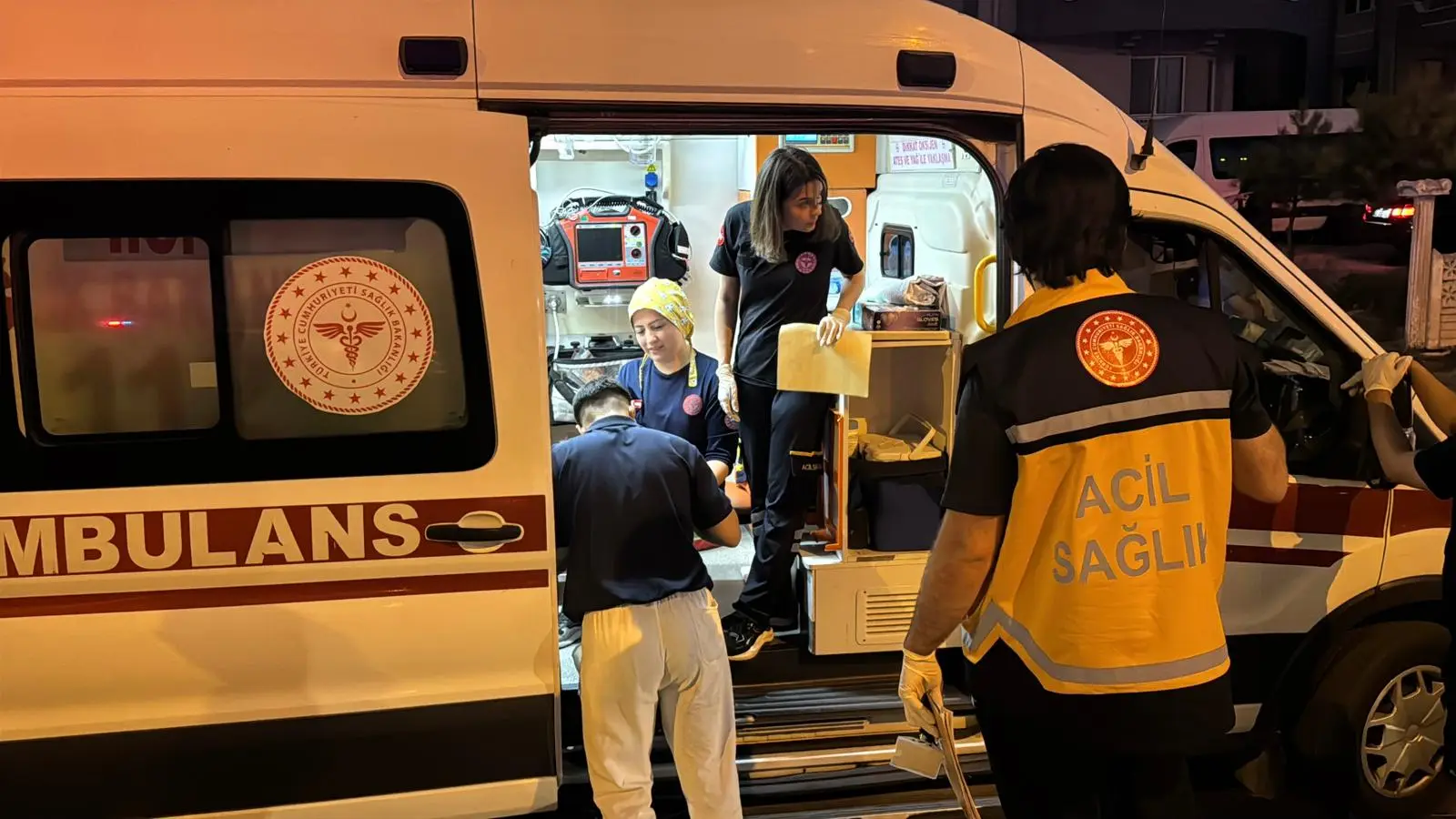 Kütahya’da Otomobil Ağaçları Biçerek Devrildi