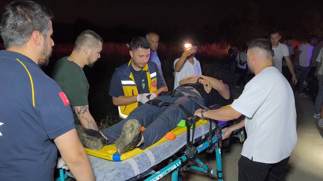 Kütahya’da Otomobil Felent Çayı’na Uçtu, Iki Kişi Kurtarıldı (1)