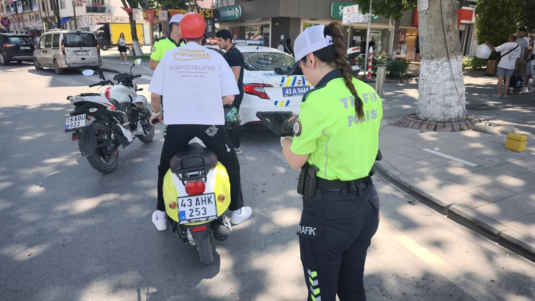 Kütahya’da Polis Ekiplerinden Motosiklet Denetimi (1)