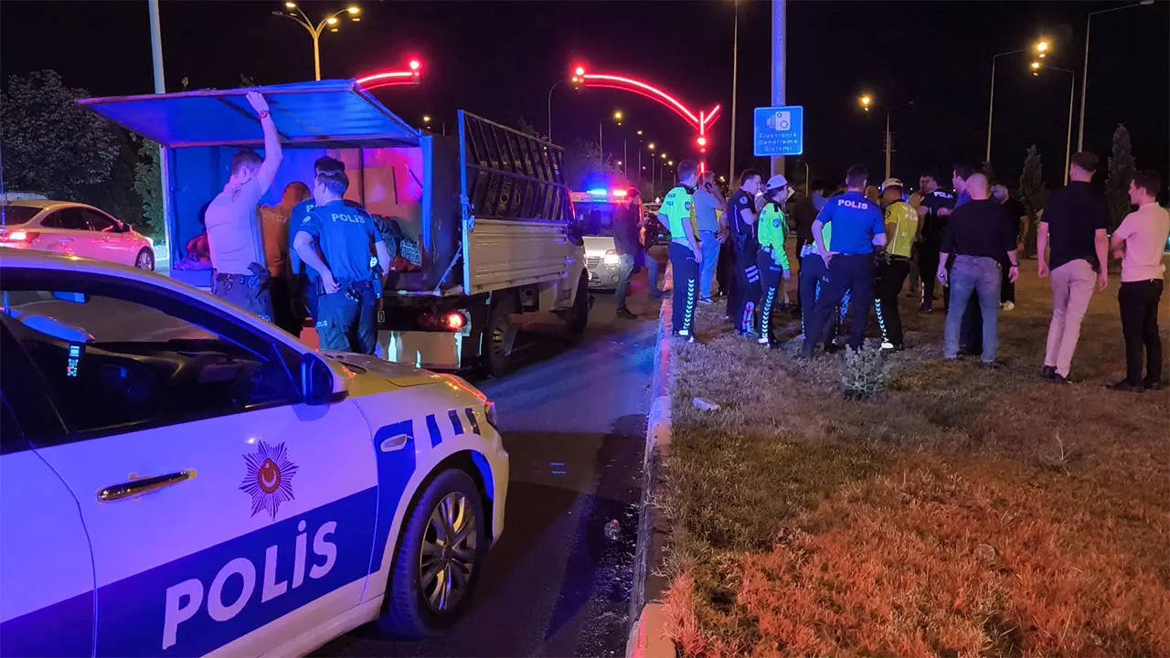 Kütahya’da Polisin Dur Ihtarına Uymayarak Kaçan Şüpheliler Yakalandı6