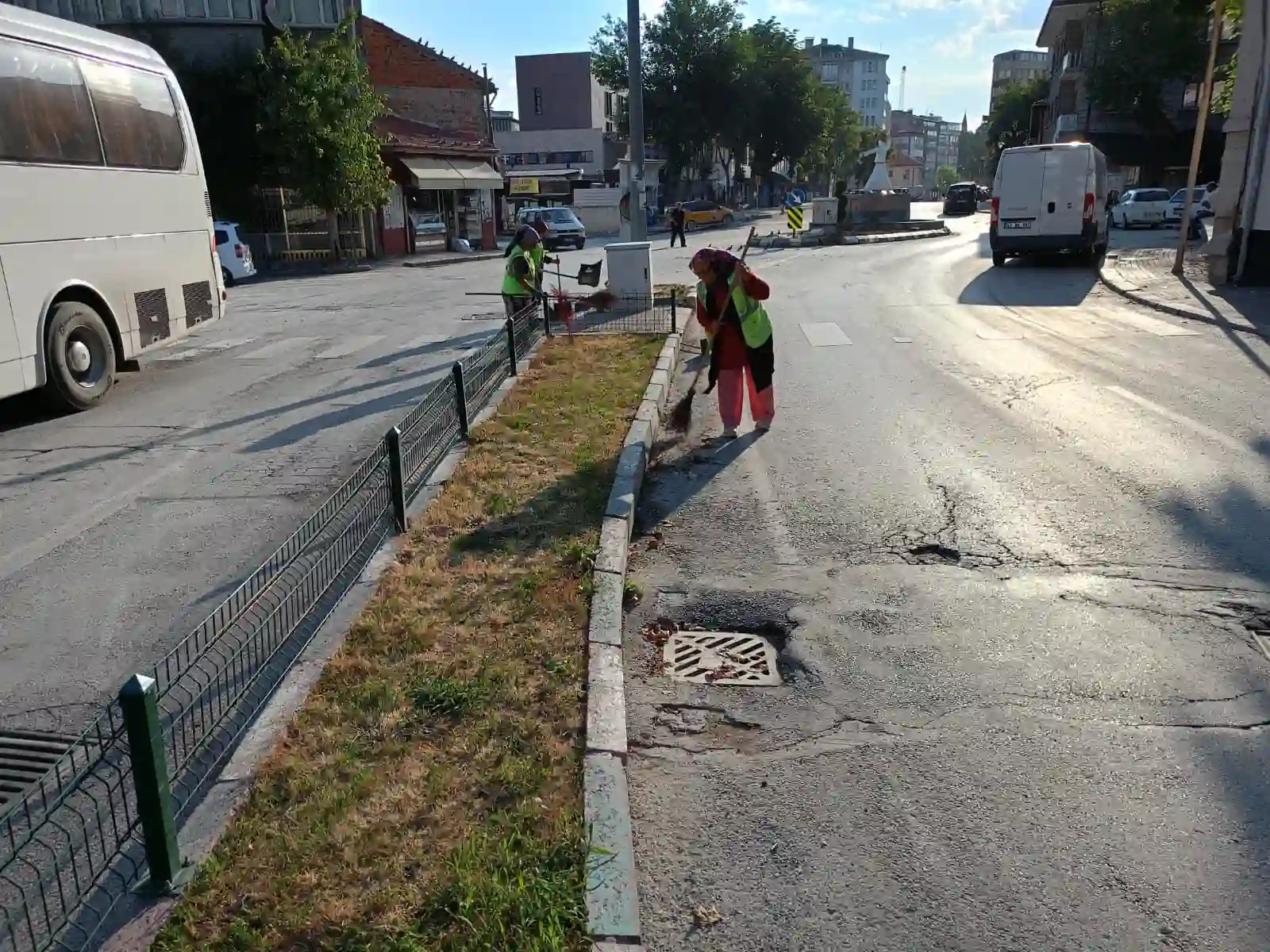 Kütahya’da Ulu Cami Çevresi Temizlendi1