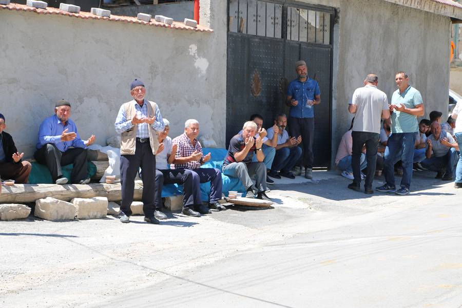 Kütahya’da Yaklaşık 2 Bin Kişi Yağmur Duasında Buluştu (2)