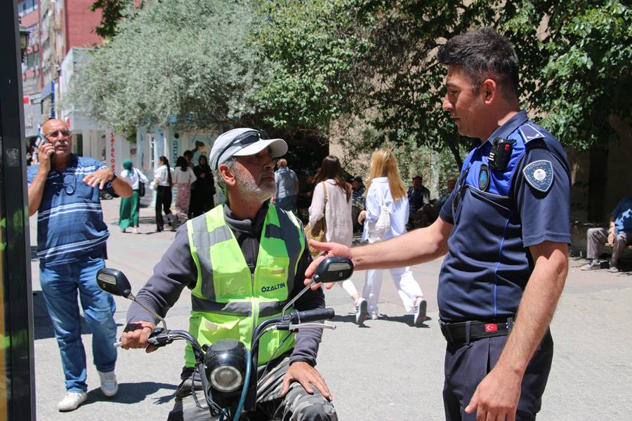 Kütahya’da Zabıta Ekipleri Motosiklet Denetiminde (1)