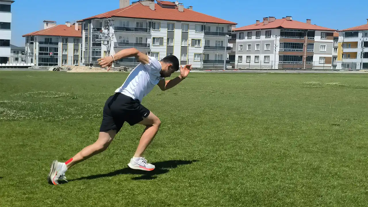 Kütahyalı Atlet, 10 Branşta Yarıştı Türkiye Üçüncüsü Oldu5