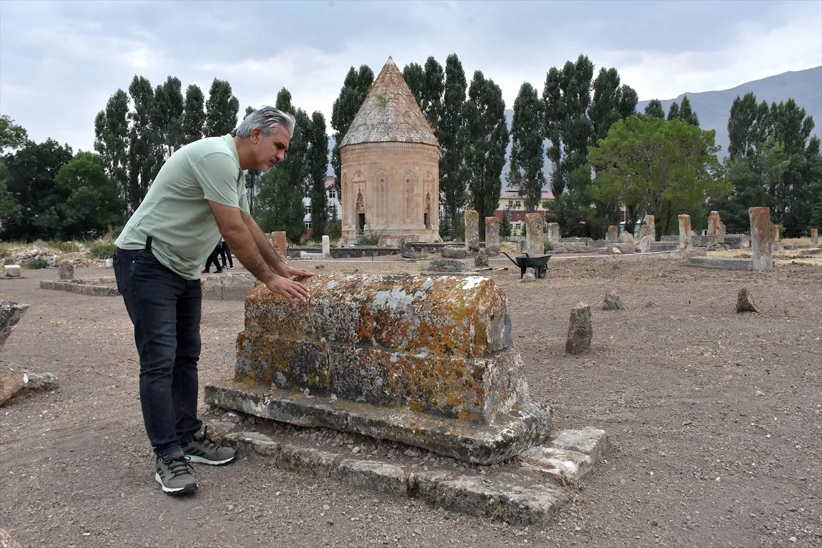 Van’daki Selçuklu Mezarlığı’nda 6 Yeni Mezar Keşfedildi1