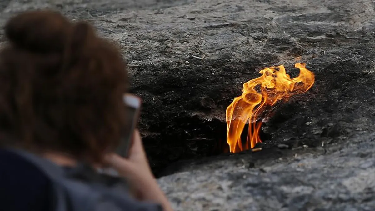 2500 Senedir Yanıyor Çıralı Yanartaş Görenleri Şok Ediyor