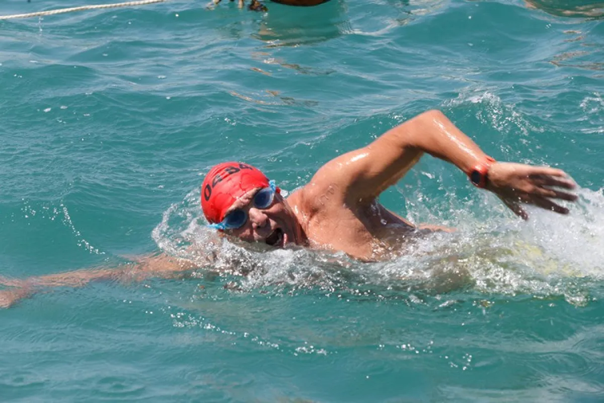 89 Ve 78 Yaşındaki Çiftin Yüzme Tutkusu1