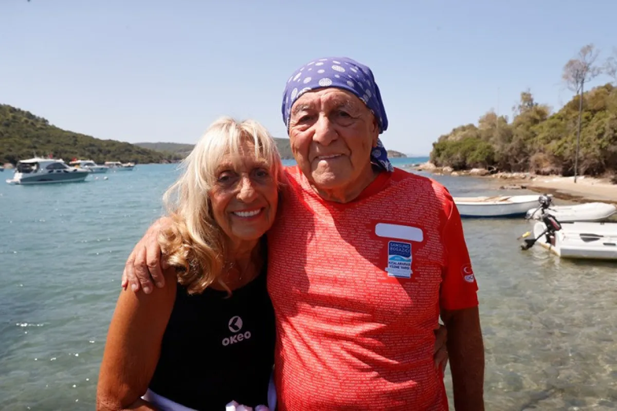 89 Ve 78 Yaşındaki Çiftin Yüzme Tutkusu2