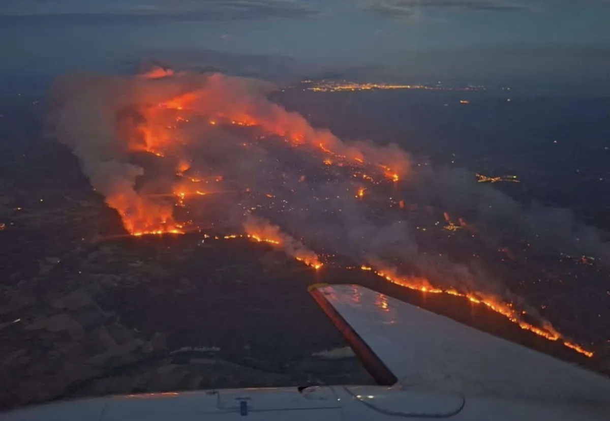 Fransa'da 16 Bin Hektarı Küle Çeviren Yangın Devam Ediyor1