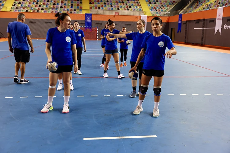 Genç Hentbolcu Işitme Engellileri Antrenörlüğüyle Destekliyor (1)