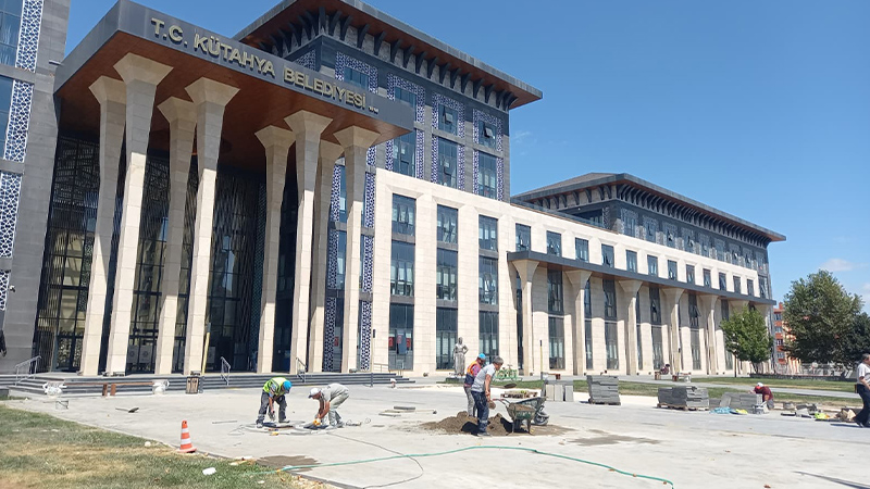 Kütahya Belediyesi Süs Havuzu Sorununu Böyle Çözüyor (4)