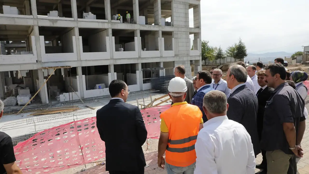 Kütahya Tavşanlı’da Hastane Ek Hizmet Binası Yükseliyor3