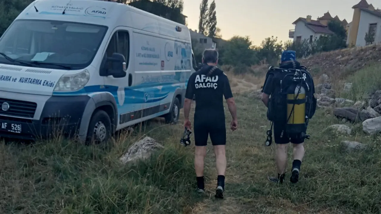 Kütahya'da Bir Genç Su Birikintisinde Yüzerken Boğuldu3