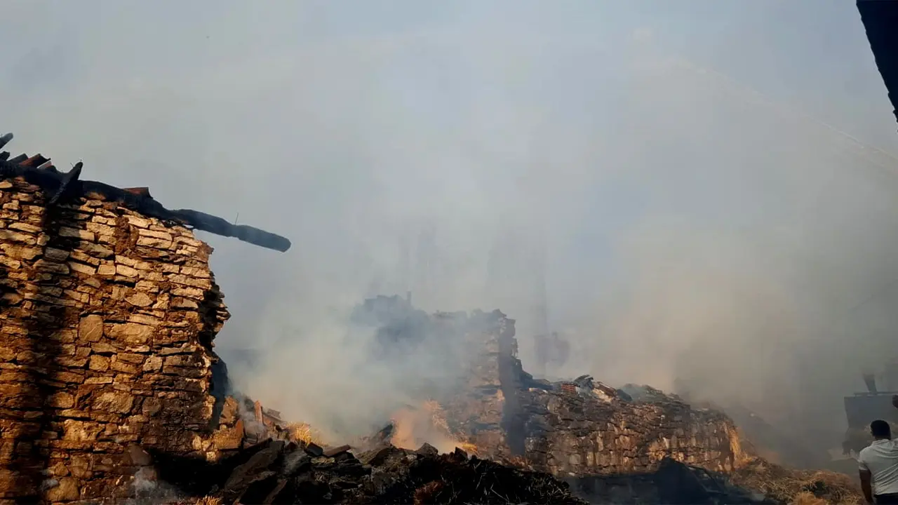 Kütahya'da Bir Köyde Daha Evler Alevlere Teslim Oldu4