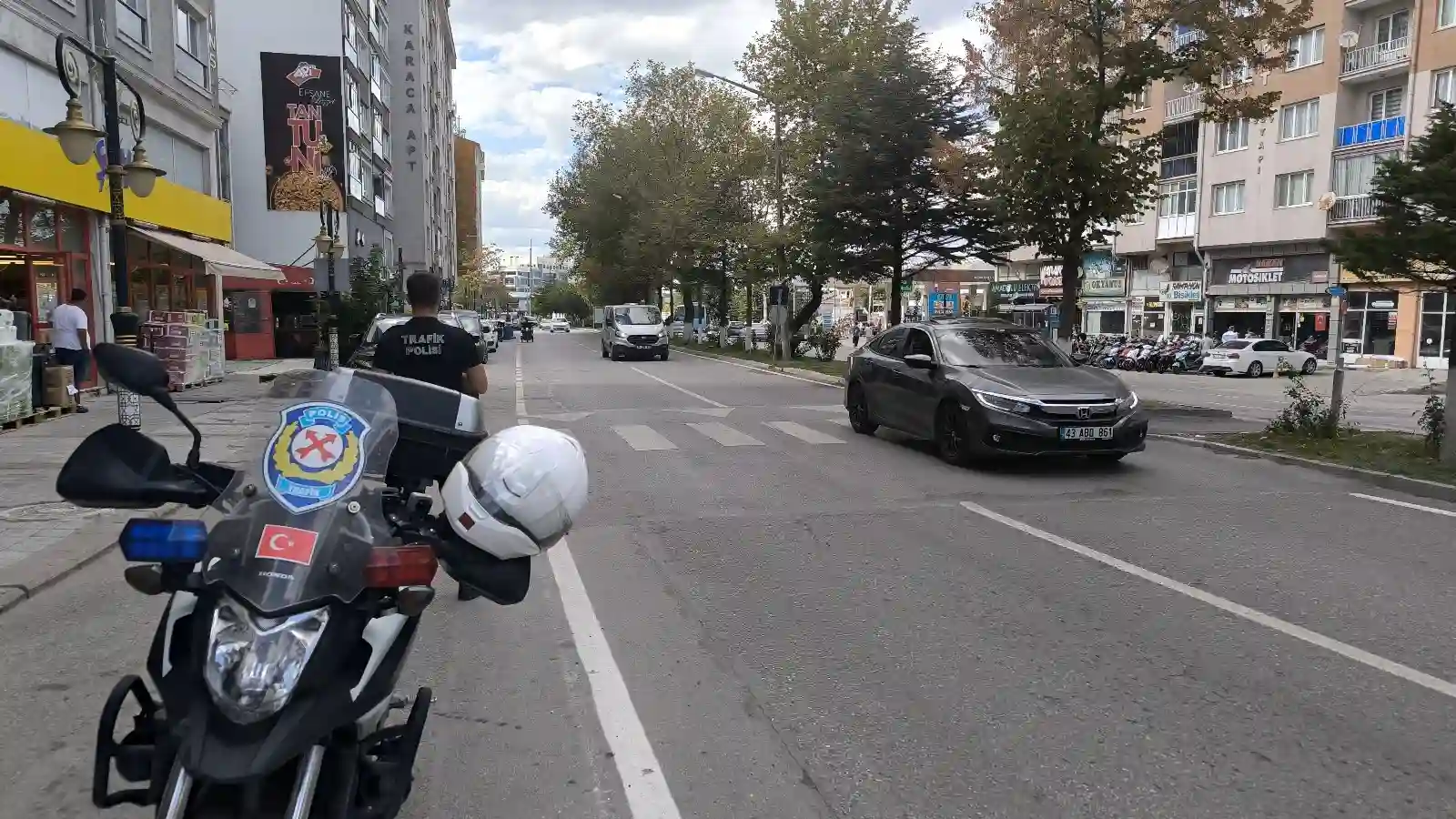 Kütahya’da Dronla Trafik Denetimi Kurallara Uymayan Sürücülere Para Cezası (1)