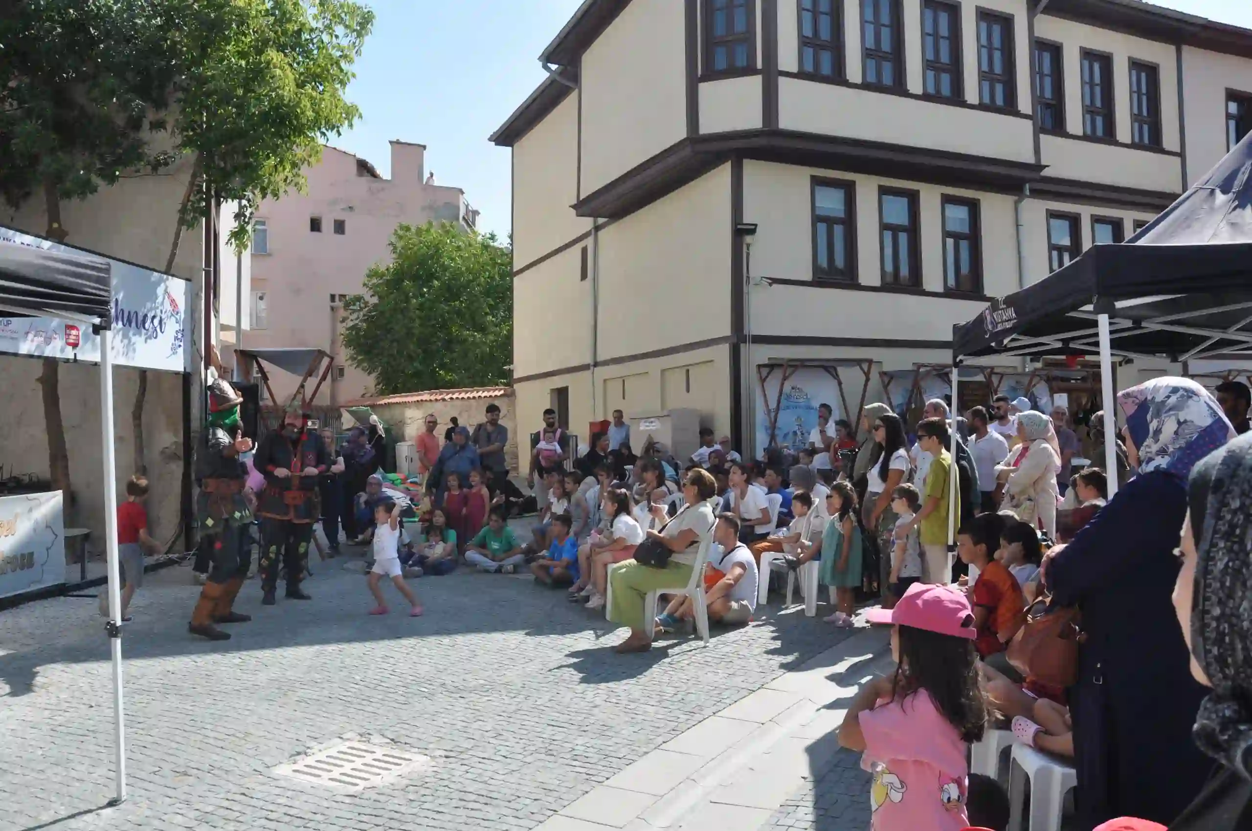 Kütahya’da Germiyan Sokağı’nda Hacivat Ve Karagöz Şöleni (1)