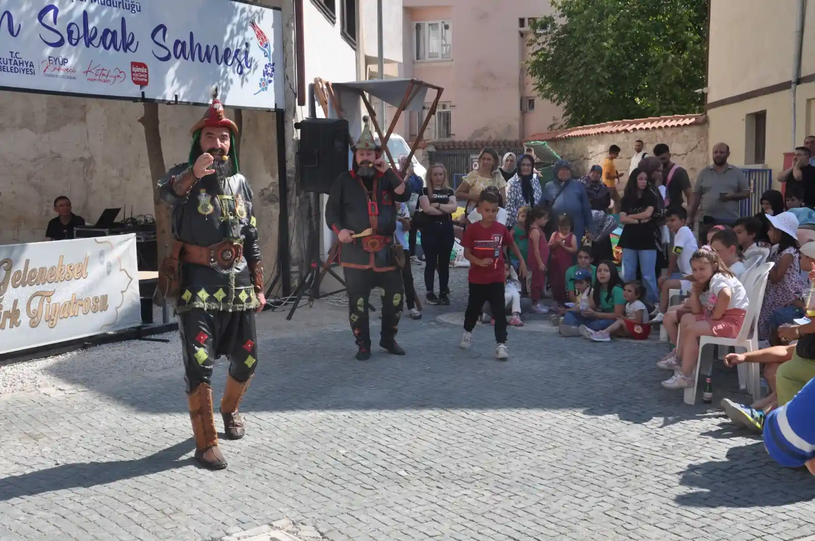 Kütahya’da Germiyan Sokağı’nda Hacivat Ve Karagöz Şöleni