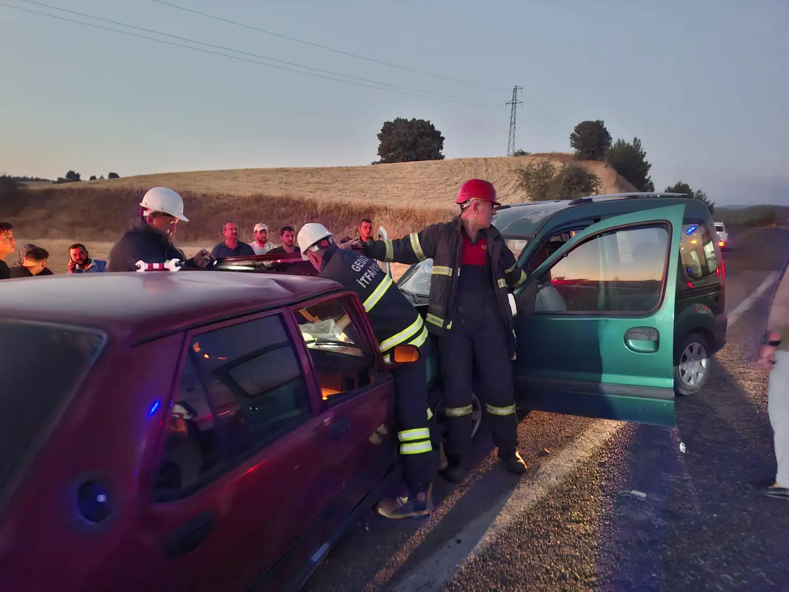 Kütahya'da Iki Araç Çarpıştı 2 Ölü, 1 Yaralı1 (2)