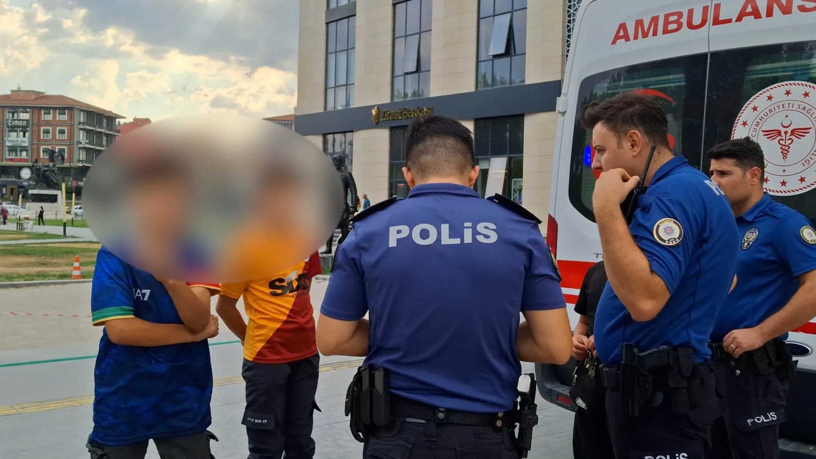 Kütahya'da Iki Çocuk, Başka Çocukların Bıçaklı Saldırısı Sonucu Yaralandı.1