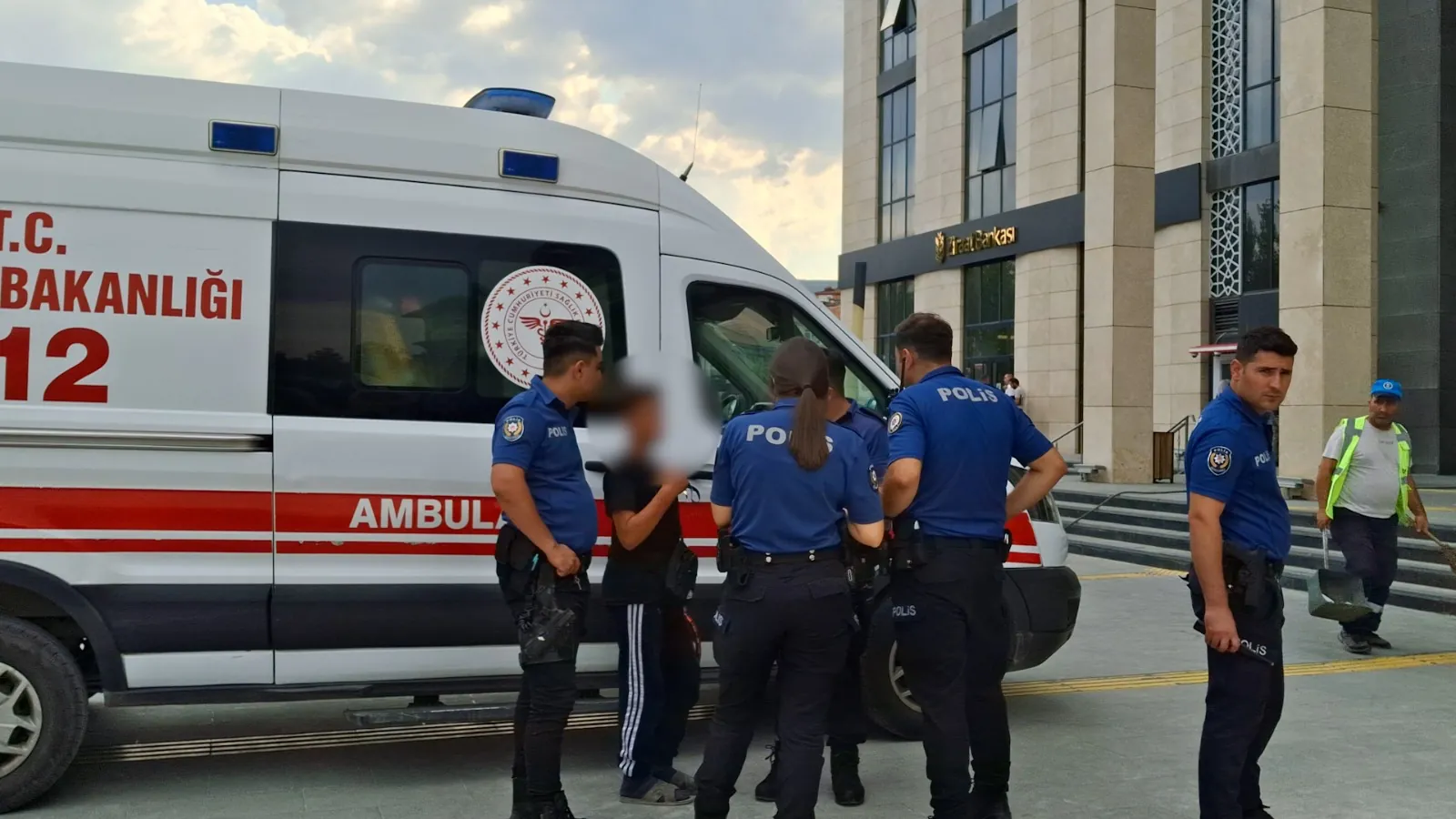 Kütahya'da Iki Çocuk, Başka Çocukların Bıçaklı Saldırısı Sonucu Yaralandı.2