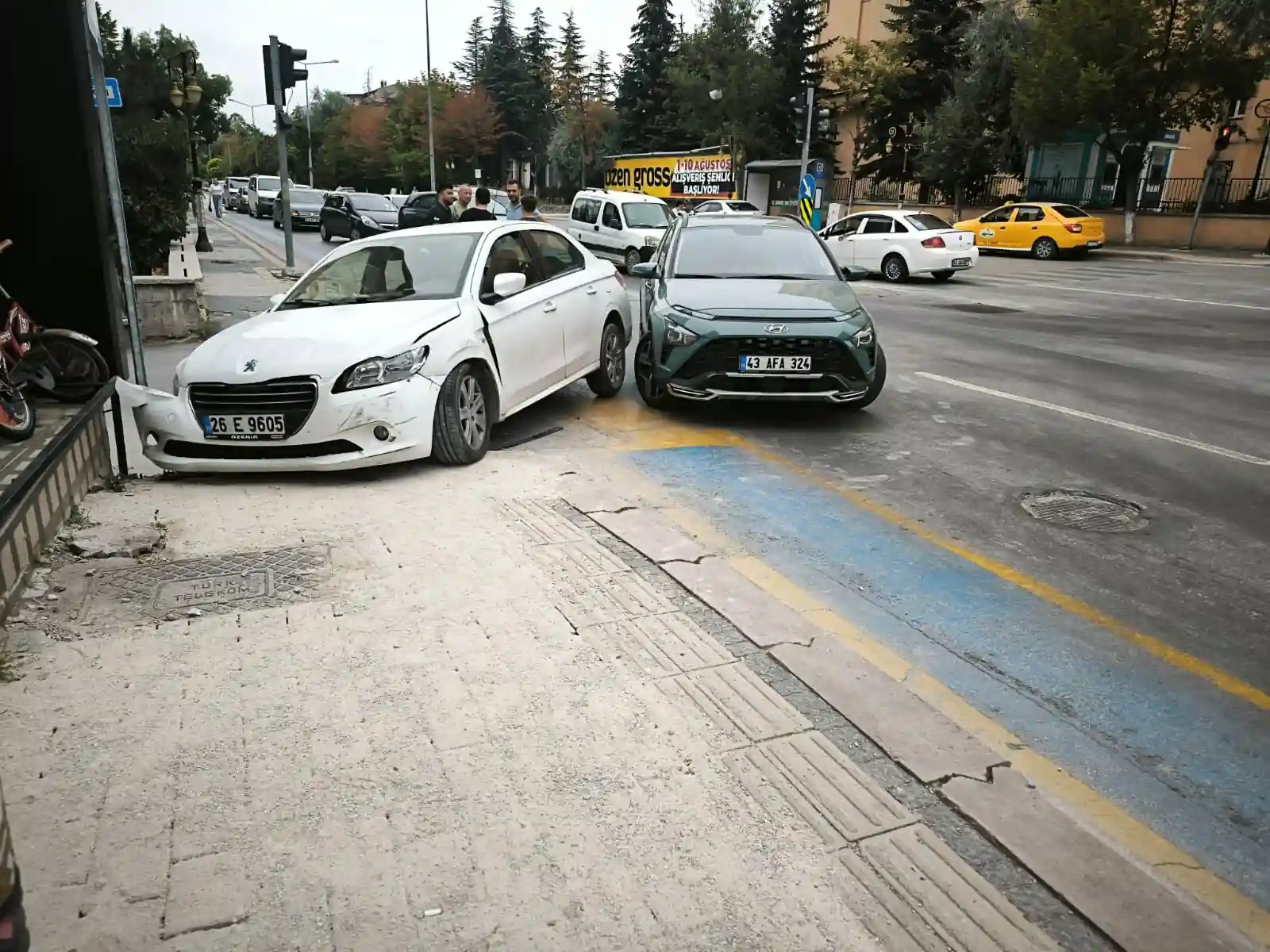 Kütahya’da Iki Otomobil Çarpıştı, Maddi Hasar Oluştu