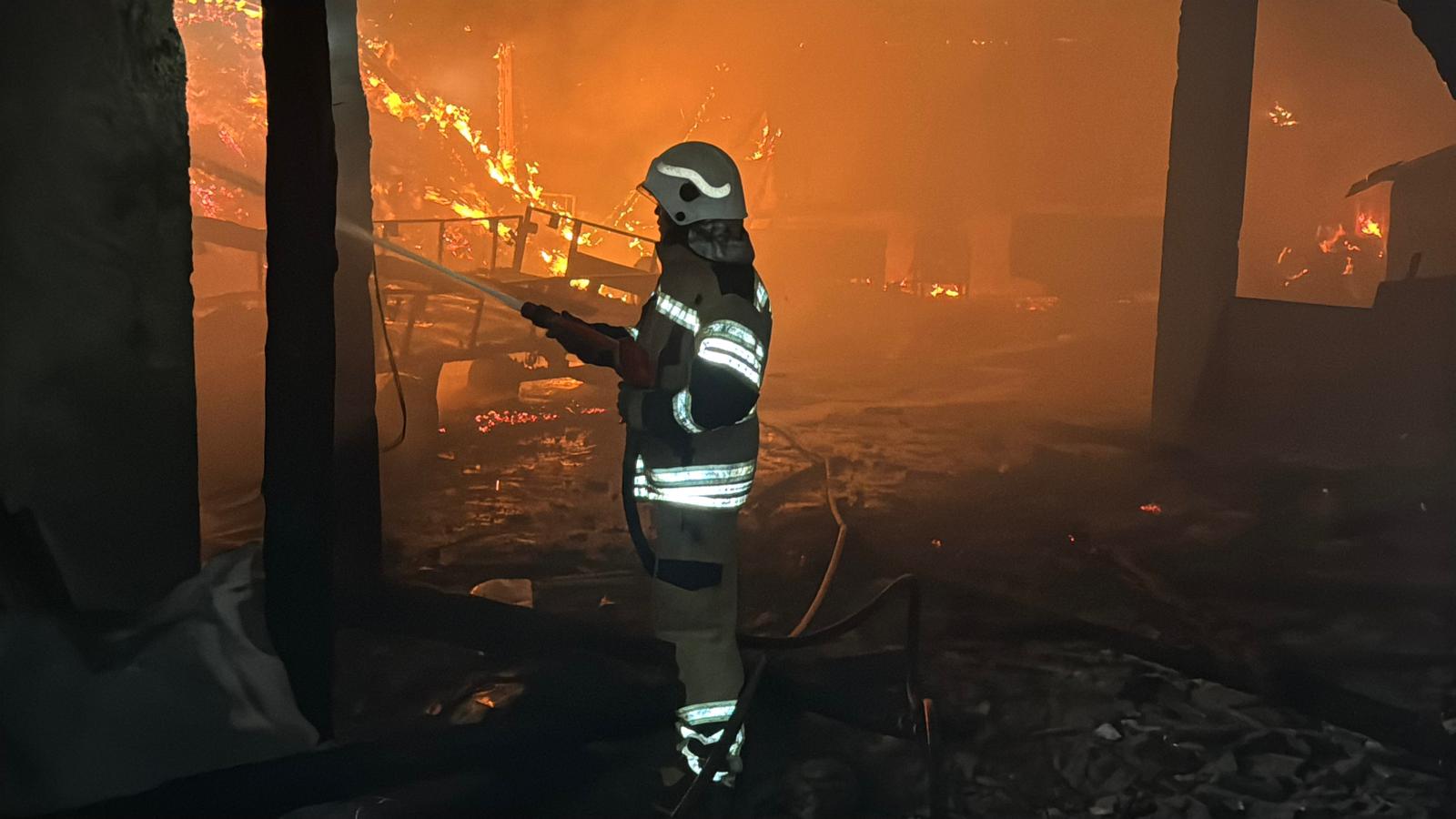 Kütahya’da Karacaören Köyünde Büyük Yangın (1)