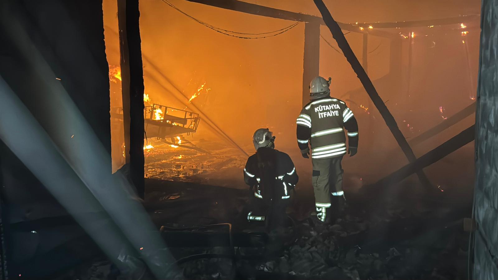 Kütahya’da Karacaören Köyünde Büyük Yangın (10)