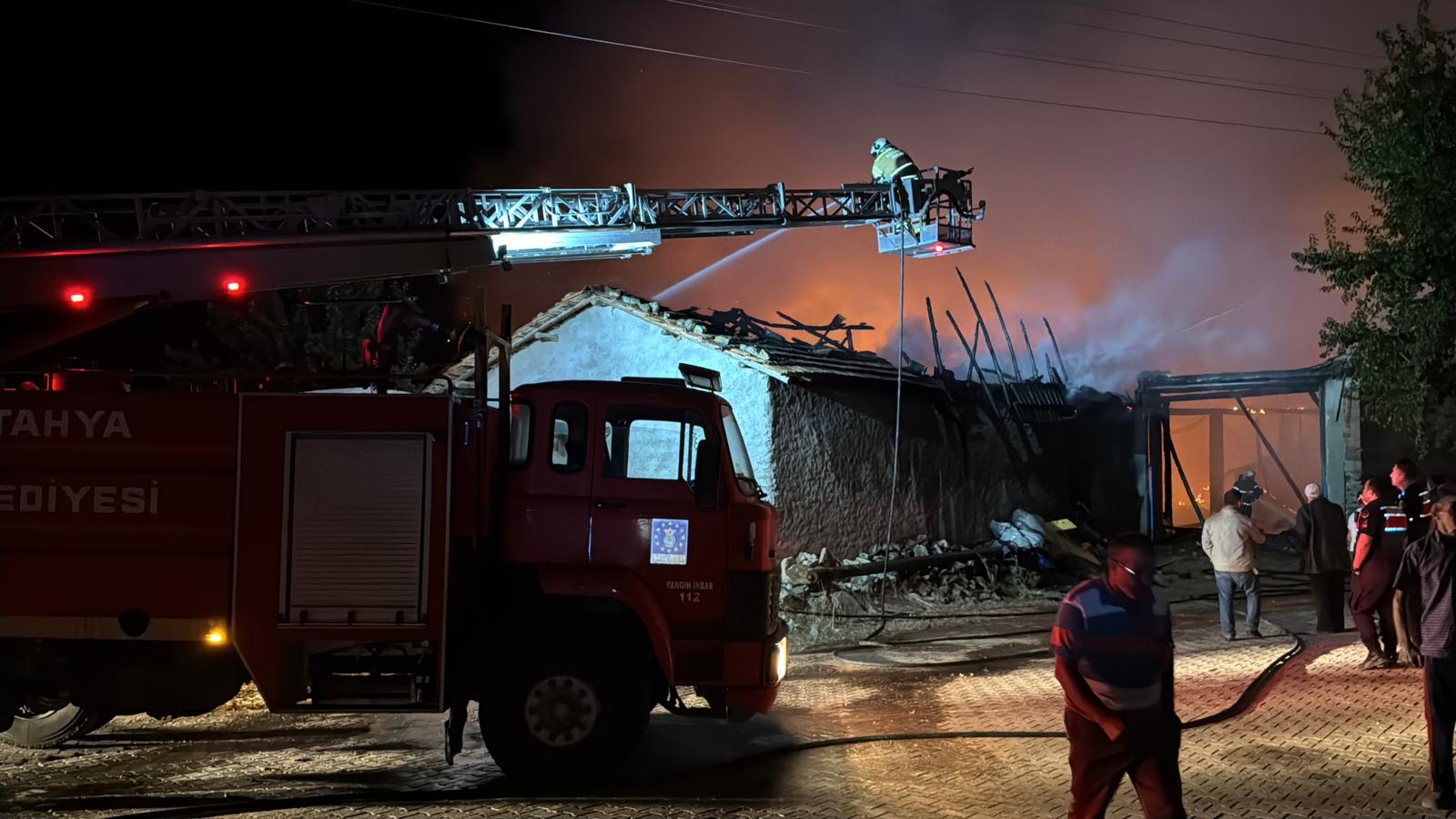 Kütahya’da Karacaören Köyünde Büyük Yangın (6)