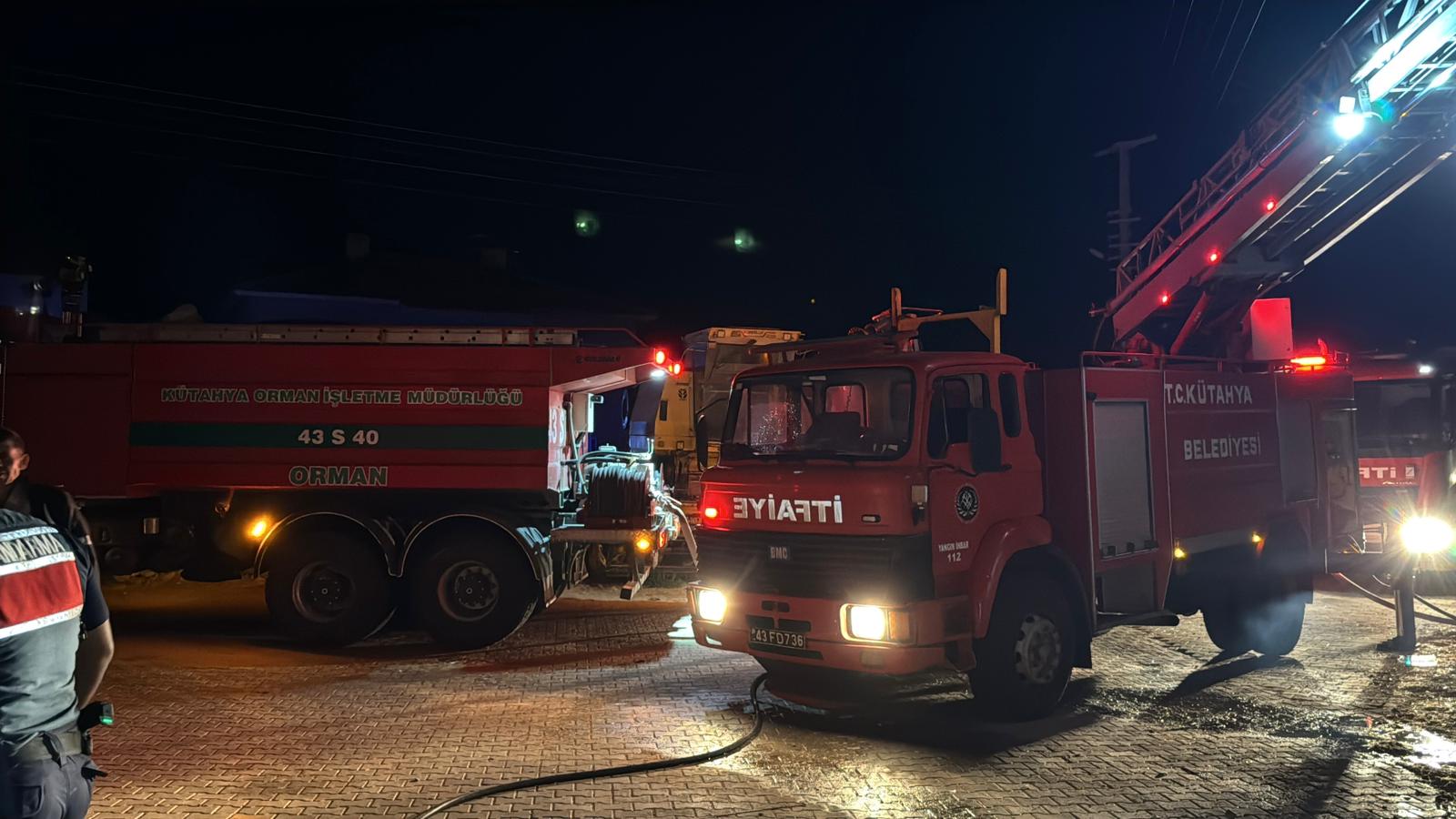 Kütahya’da Karacaören Köyünde Büyük Yangın (9)