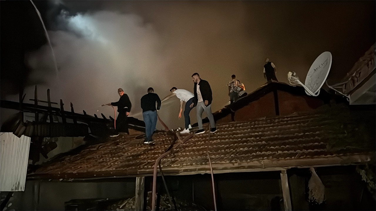 Kütahya'da Köydeki Yangında Evler Alevlere Teslim Oldu3