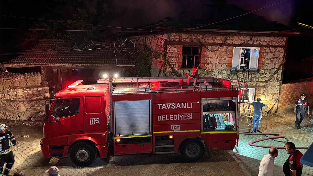 Kütahya'da Köydeki Yangında Evler Alevlere Teslim Oldu4