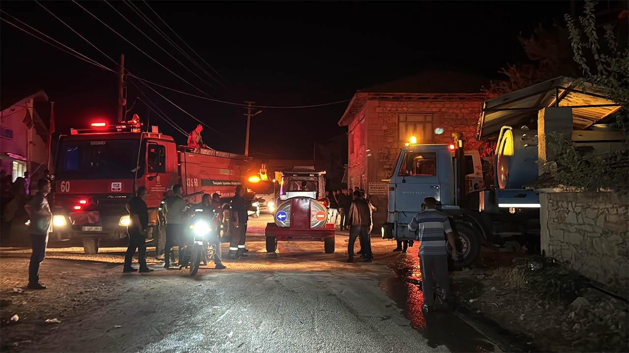 Kütahya'da Köydeki Yangında Evler Alevlere Teslim Oldu7