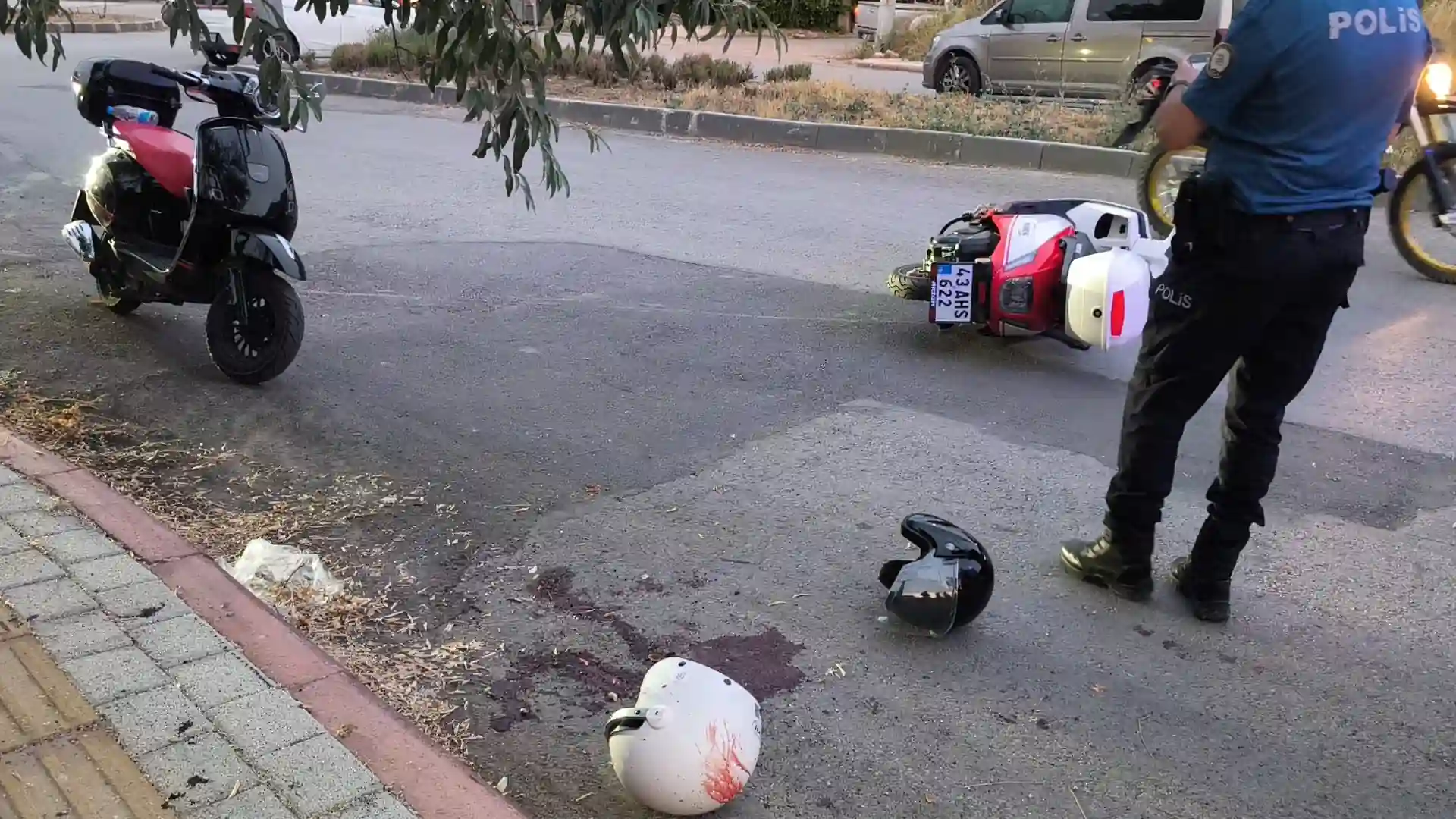 Kütahya'da Motosiklet Kazası, Kadın Sürücü Ağır Yaralı3