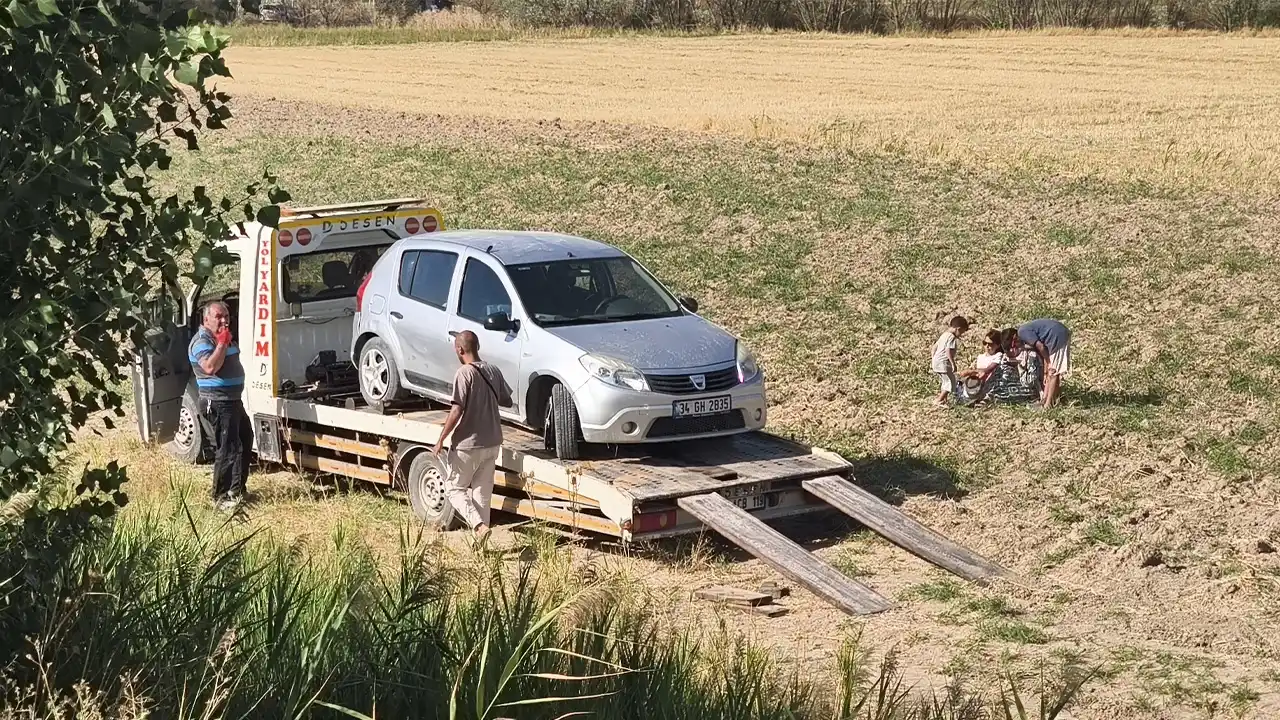 Kütahya’da Otomobil Polis Aracına Çarptı, Yaralılar Var8