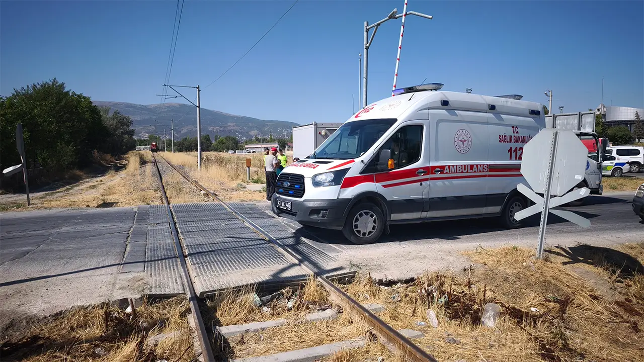 Kütahya’da Trenin Çarptığı Kadın Yaralandı3