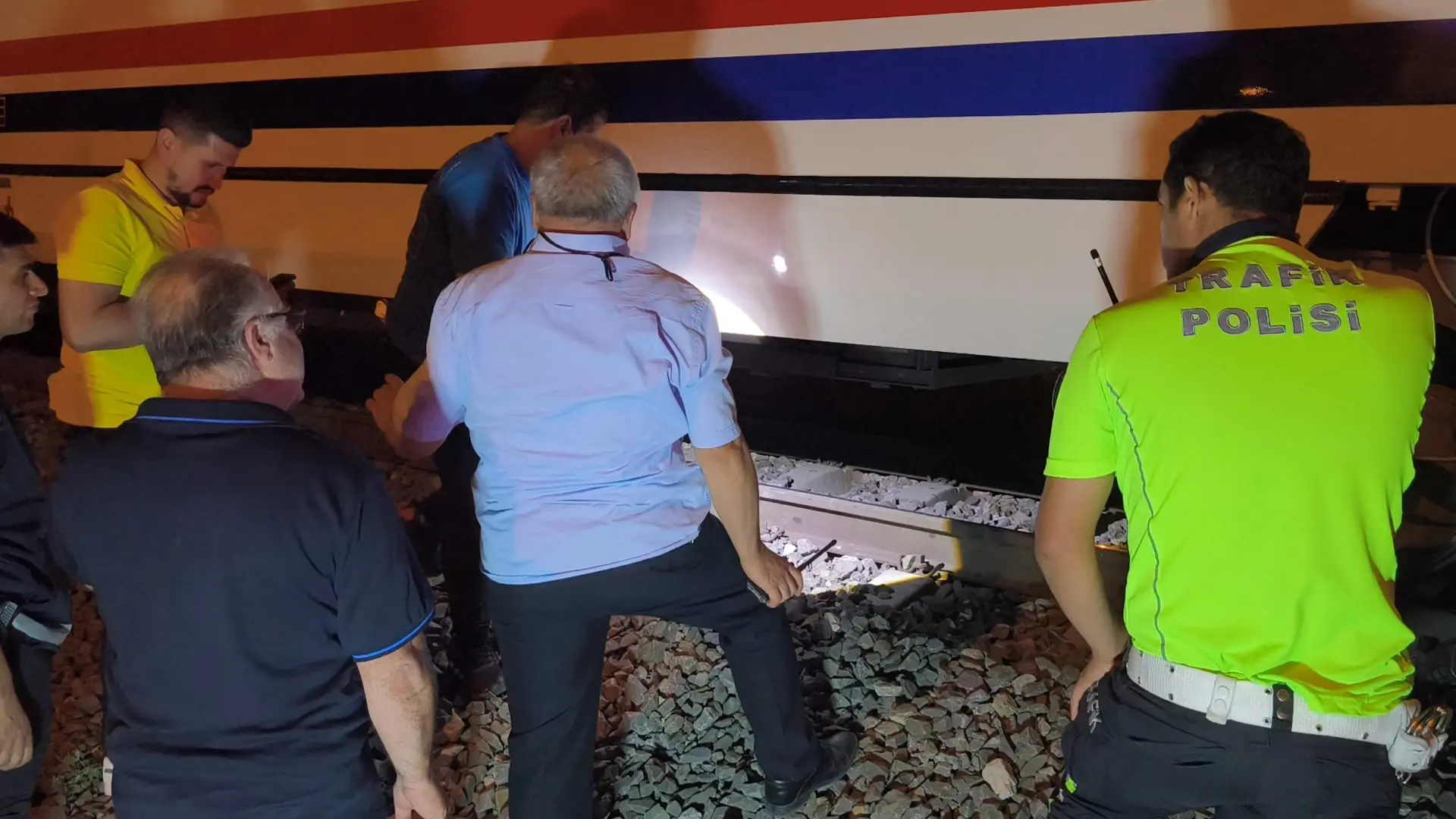 Kütahya’da Üstünden Yolcu Treni Geçti, Yaralı Kurtuldu5