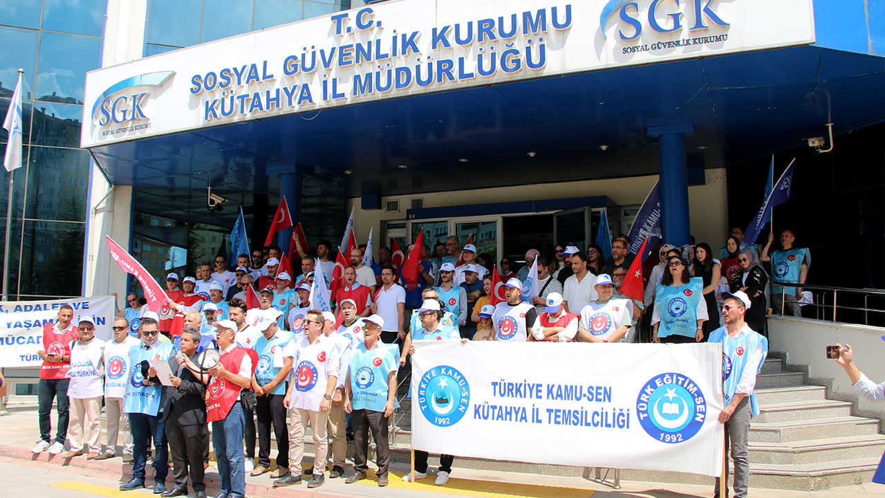 Kütahya’da Zammı Beğenmeyen Memurlar Bir Günlük Iş Bıraktı (4)