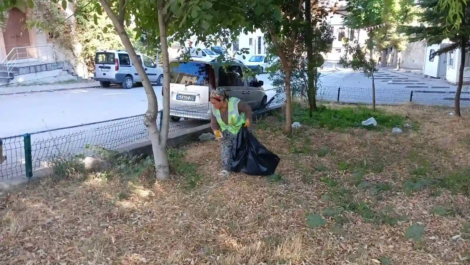 Saray Mahallesi Çevresinde Temizlik Çalışmaları Sürüyor (3)