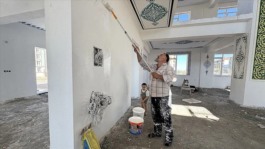 Şehit Oğlunun Hayrı Için Okul Ve Cami Boyuyor (3)