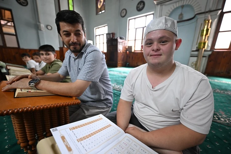 Yaz Kuran Kursunun Neşesi Down Sendromlu Fırat (1)