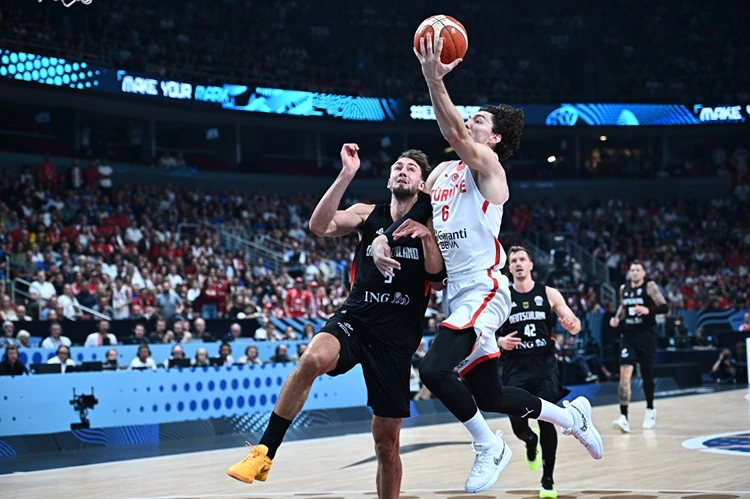 12 Dev Adam Avrupa Ikincisi Oldu 3