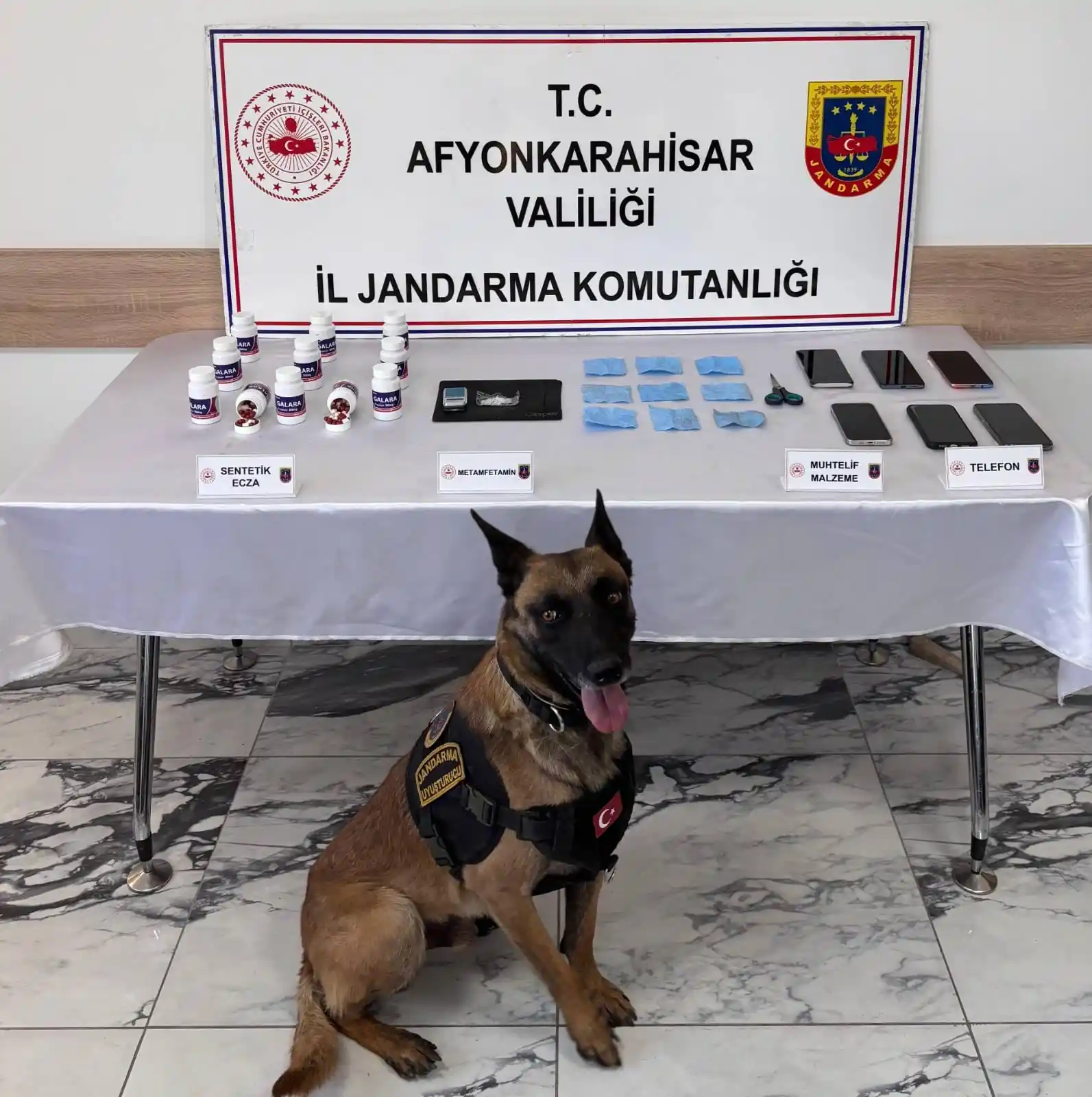 Afyonkarahisar'da Uyuşturucu Operasyonu 4 Şüpheli Tutuklandı2