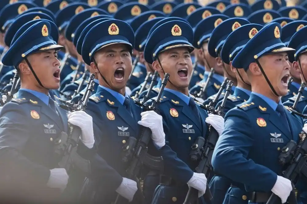 Çin Askerleri Gözlerini Kırpmadan Yürüdü Disiplin Mi Korku Mu2